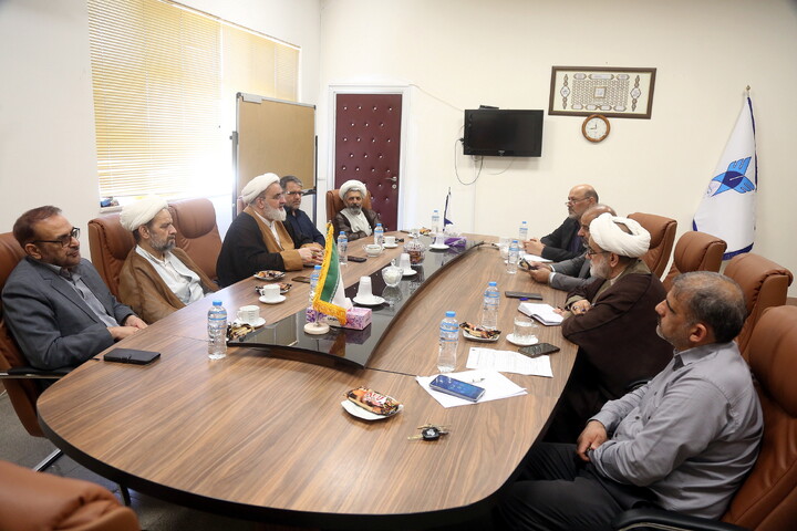 تصاویر/ نشست اعضای دبير خانه کنگره بین‌المللی امناءالرسل با رئیس دانشگاه آزاد اسلامی قم