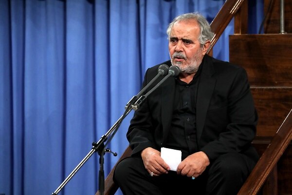 شاعران آیینی معارف دینی را به نسل جدید منتقل می‌کنند
