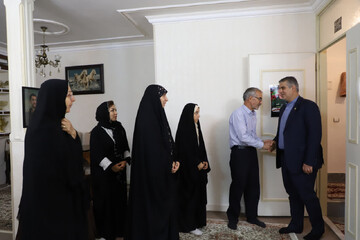 تصاویر/ تجلیل استاندار مرکزی از صبر و ایثار خانواده شهید والامقام وحید هاشمی