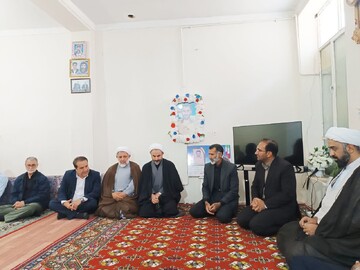 تصاویر/ دیدار امام جمعه ایلام با خانواده شهدا