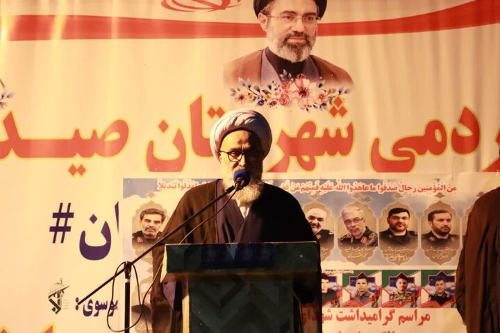 تصاویر/حضور و سخنرانی عضو مجلس خبرگان رهبری در اجتماع اقتدار امت شهرستان صیدون