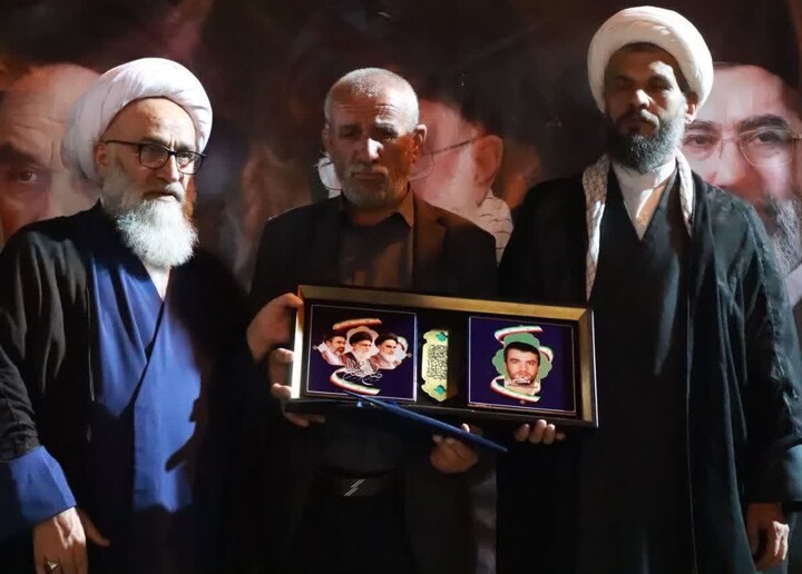 تصاویر/حضور و سخنرانی عضو مجلس خبرگان رهبری در اجتماع اقتدار امت شهرستان صیدون
