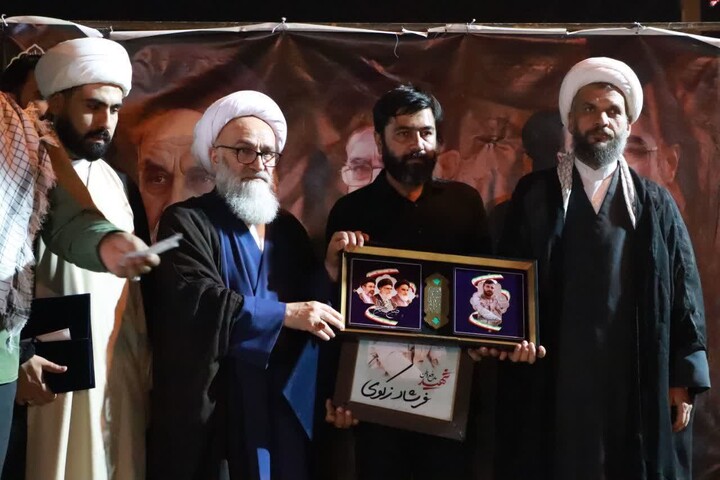 تصاویر/حضور و سخنرانی عضو مجلس خبرگان رهبری در اجتماع اقتدار امت شهرستان صیدون