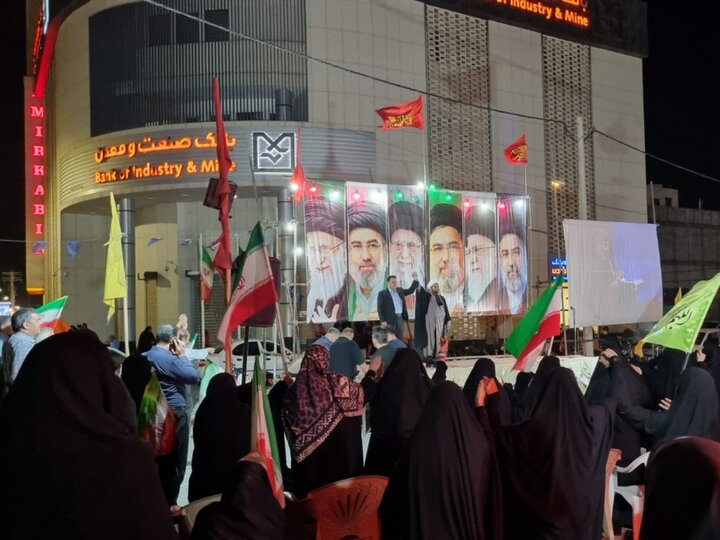 تصاویر| نود ویکمین شب حماسه حضور کاشانی ها در خیابان‌ها و میدان‌های شهر