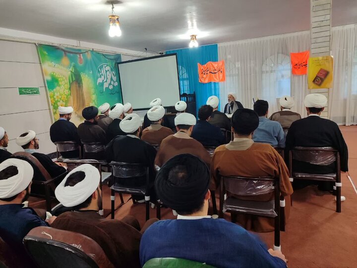 تصاویر/ برگزاری کارگاه تخصصی فن رثا و روضه‌خوانی در خوی