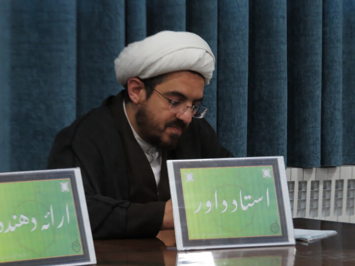 تصاویر/ جلسه علمی نقد مقاله در مدرسه علمیه امام خمینی (ره) خوی
