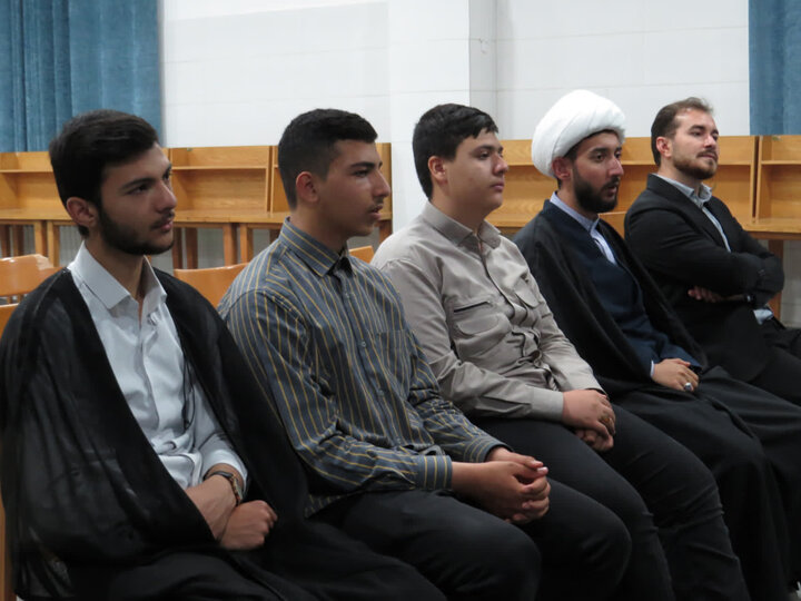 تصاویر/ جلسه علمی نقد مقاله در مدرسه علمیه امام خمینی (ره) خوی