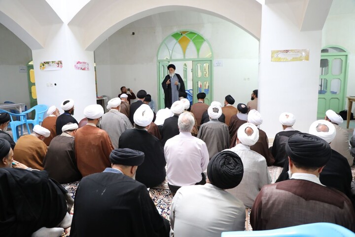 تصاویر/ گردهمایی ائمه جمعه در مدرسه علمیه شهید صدوقی طزرجان