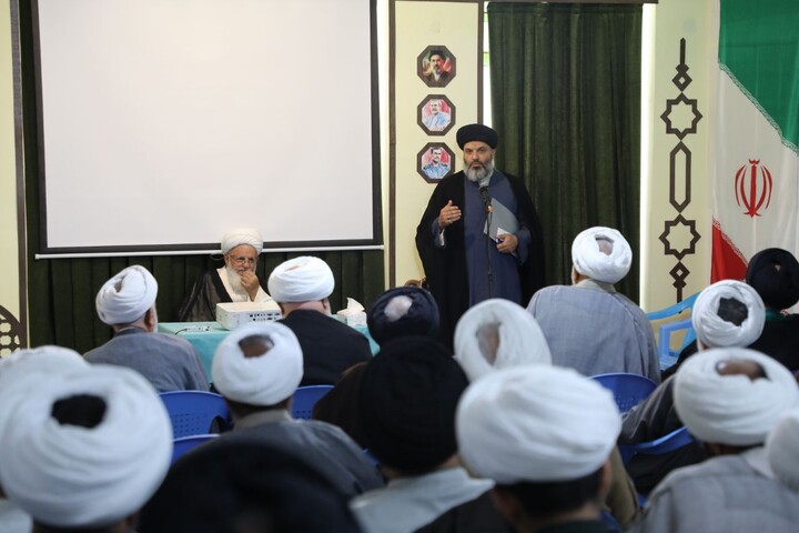 تصاویر/ گردهمایی ائمه جمعه در مدرسه علمیه شهید صدوقی طزرجان