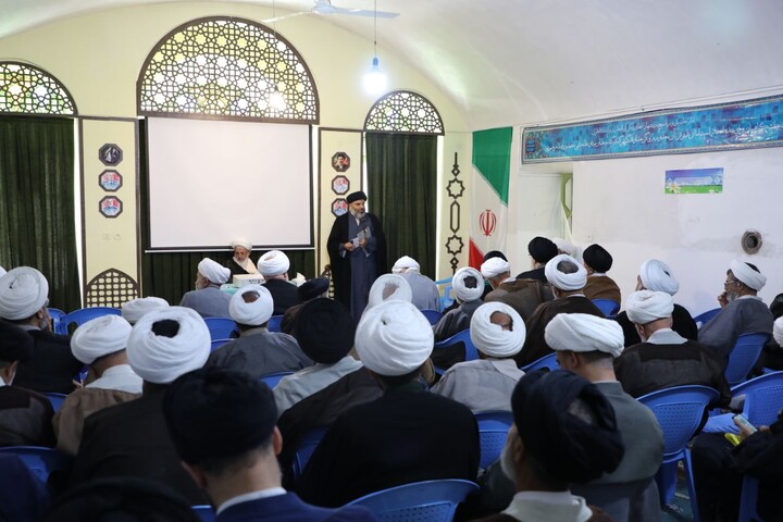 تصاویر/ گردهمایی ائمه جمعه در مدرسه علمیه شهید صدوقی طزرجان