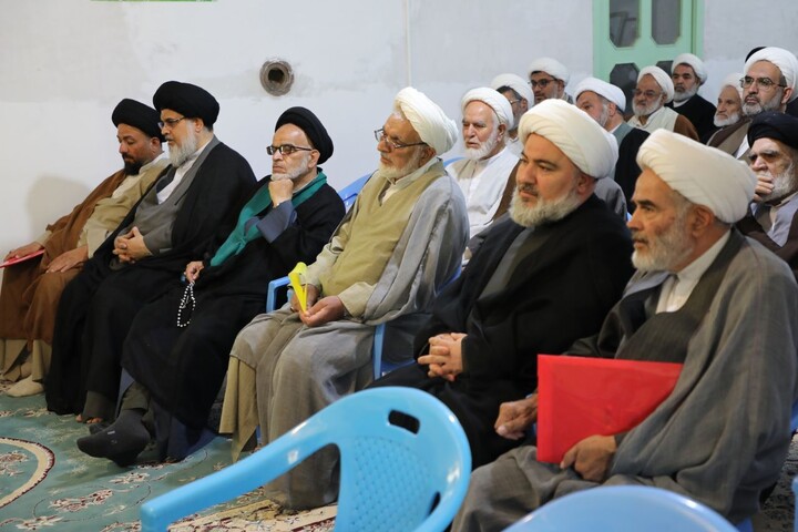 تصاویر/ گردهمایی ائمه جمعه در مدرسه علمیه شهید صدوقی طزرجان