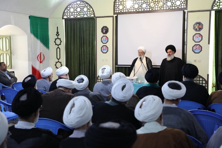 تصاویر/ گردهمایی ائمه جمعه در مدرسه علمیه شهید صدوقی طزرجان