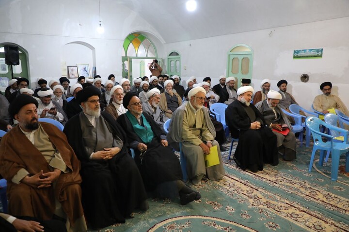 تصاویر/ گردهمایی ائمه جمعه در مدرسه علمیه شهید صدوقی طزرجان