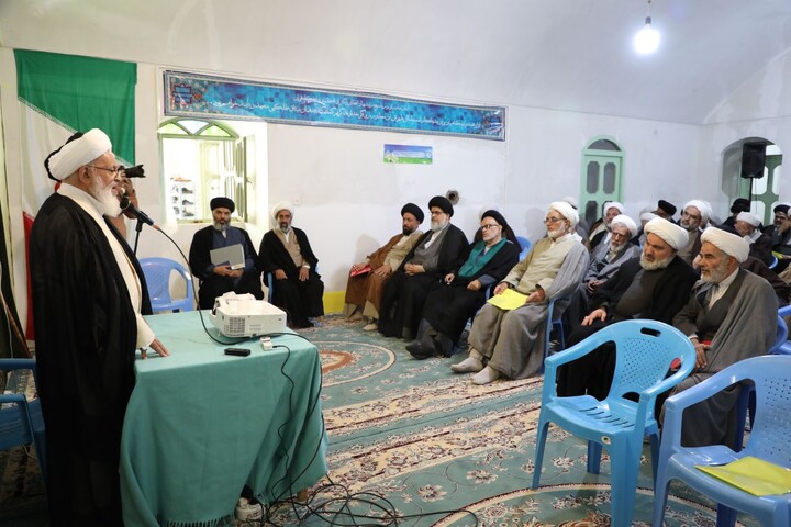 تصاویر/ گردهمایی ائمه جمعه در مدرسه علمیه شهید صدوقی طزرجان