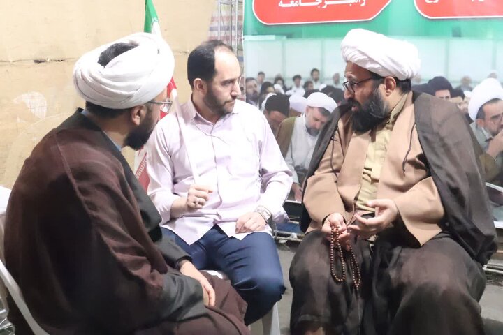 تصاویر/ استمرار فعالیت موکب مدرسه علمیه امام خمینی (ره) ارومیه