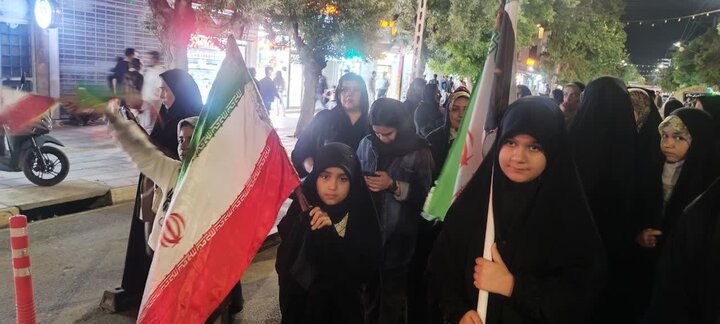 تصاویر/  شهرستان بوکان در نود و یکمین شب: شعارهای انقلابی و دست‌نوشته‌های ولایی در دفاع از نیروهای مسلح