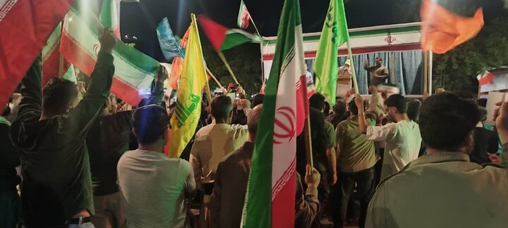 تصاویر/  شهرستان بوکان در نود و یکمین شب: شعارهای انقلابی و دست‌نوشته‌های ولایی در دفاع از نیروهای مسلح