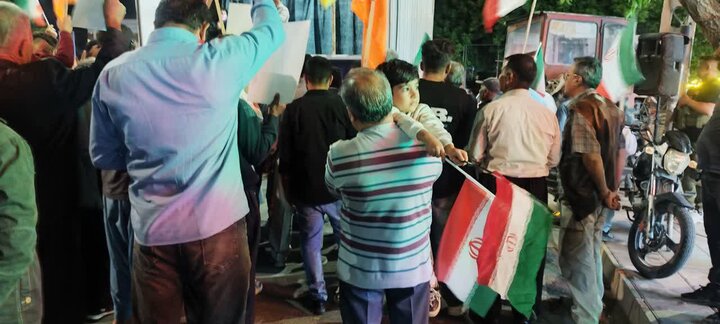 تصاویر/  شهرستان بوکان در نود و یکمین شب: شعارهای انقلابی و دست‌نوشته‌های ولایی در دفاع از نیروهای مسلح