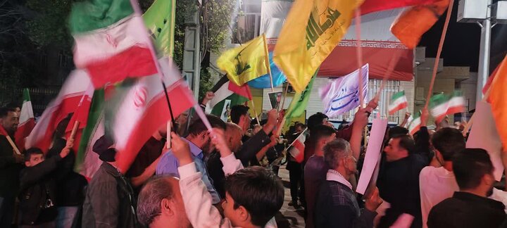 تصاویر/  شهرستان بوکان در نود و یکمین شب: شعارهای انقلابی و دست‌نوشته‌های ولایی در دفاع از نیروهای مسلح
