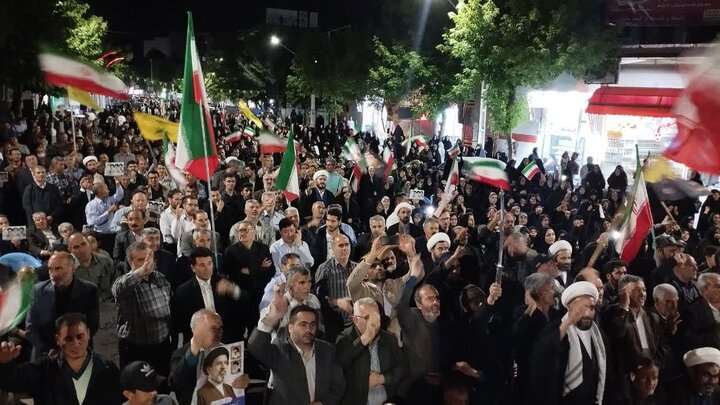 تصاویر/  نود و یک شب، نود و یک حماسه؛ تجدید بیعت مردم شهرستان میاندوآب با رهبری در شامگاه شنبه