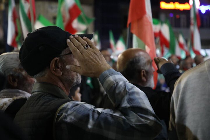 تصاویر/ نود و یکمین شب از قرار شبانه،تبلور حماسه حضور و ایستادگی مردم ولایتمدار و غیور ارومیه در میدان ولایت فقیه
