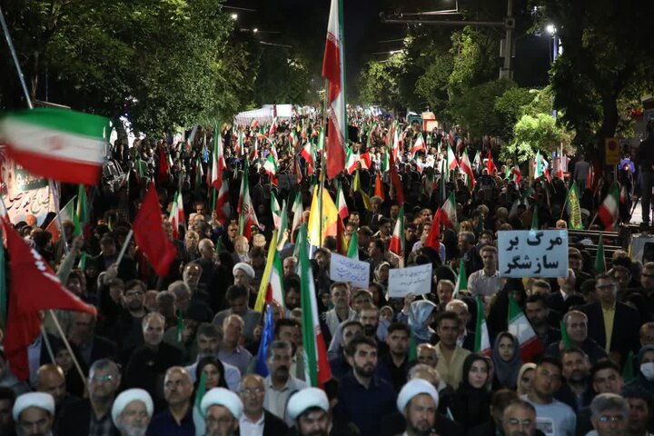 تصاویر/ نود و یکمین شب از قرار شبانه،تبلور حماسه حضور و ایستادگی مردم ولایتمدار و غیور ارومیه در میدان ولایت فقیه
