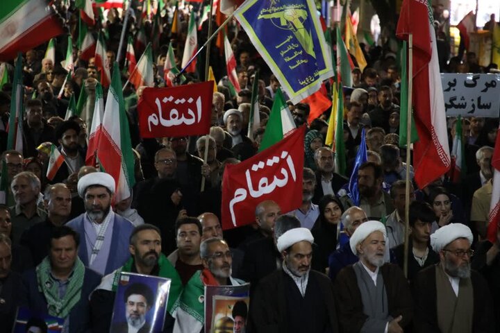 تصاویر/ نود و یکمین شب از قرار شبانه،تبلور حماسه حضور و ایستادگی مردم ولایتمدار و غیور ارومیه در میدان ولایت فقیه