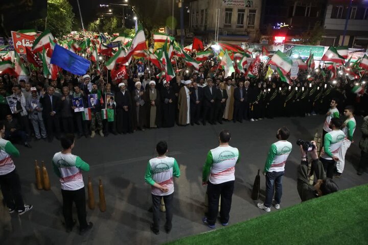 تصاویر/ نود و یکمین شب از قرار شبانه،تبلور حماسه حضور و ایستادگی مردم ولایتمدار و غیور ارومیه در میدان ولایت فقیه