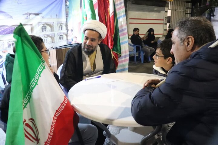 تصاویر/ استمرار خدمت رسانی موکب مدرسه علمیه قرآنی قائد شهید امام خامنه‌ای ارومیه