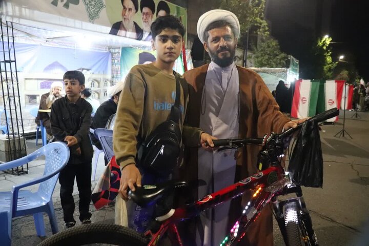 تصاویر/ استمرار خدمت رسانی موکب مدرسه علمیه قرآنی قائد شهید امام خامنه‌ای ارومیه