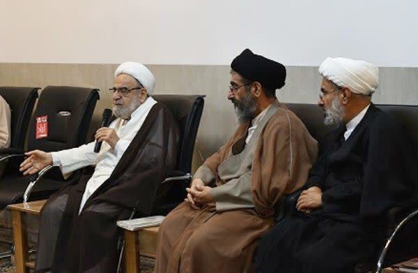 تصاویر/ درس اخلاق آیت الله طبسی ویژه طلاب و خانواده های طلاب برگزار شد