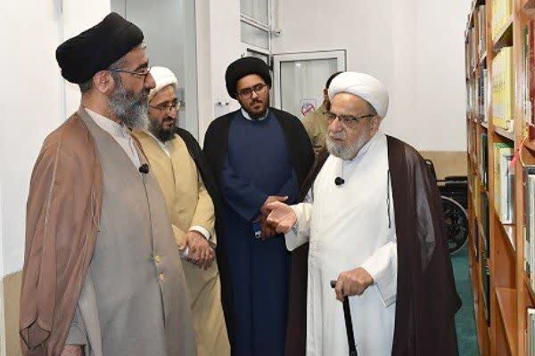 تصاویر/ درس اخلاق آیت الله طبسی ویژه طلاب و خانواده های طلاب برگزار شد
