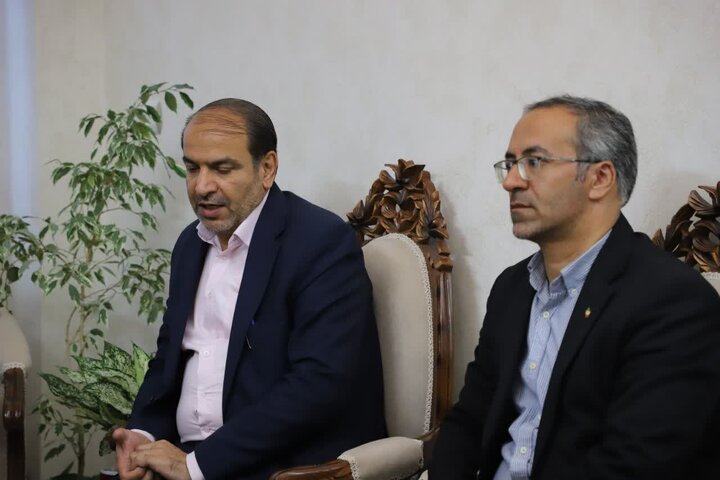 تصاویر/تجلیل استاندار مرکزی از صبر و ایثار خانواده شهید والامقام وحید هاشمی