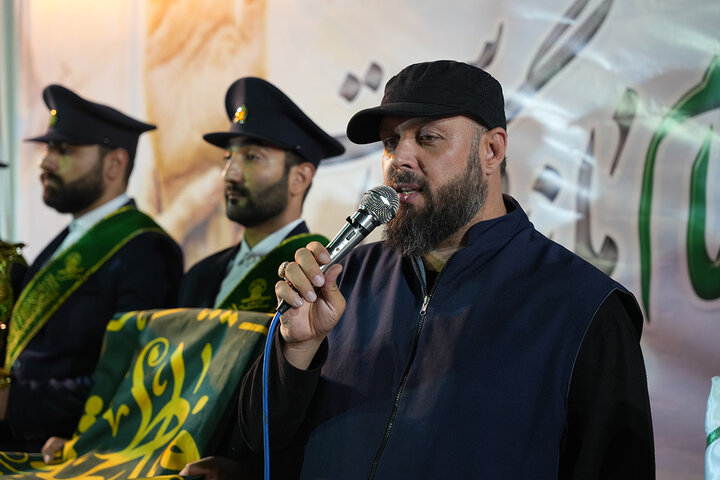 بیعت مردم میدان نبوت قم با ولایت در حضور خادمان حرم بانوی کرامت