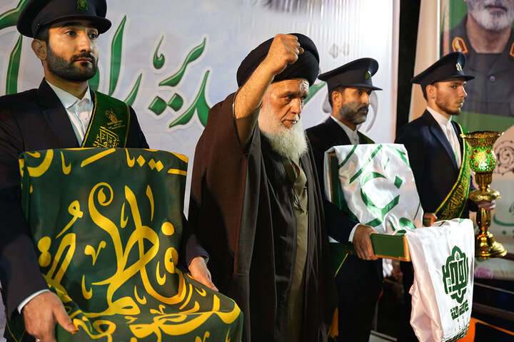بیعت مردم میدان نبوت قم با ولایت در حضور خادمان حرم بانوی کرامت