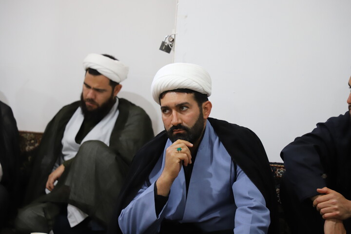 تصاویر/نشست مبلغین هجرت و امین شهرستان بیجار با حضور مدیر حوزه علمیه کردستان