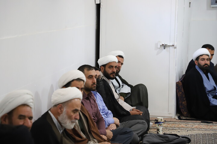 تصاویر/نشست مبلغین هجرت و امین شهرستان بیجار با حضور مدیر حوزه علمیه کردستان