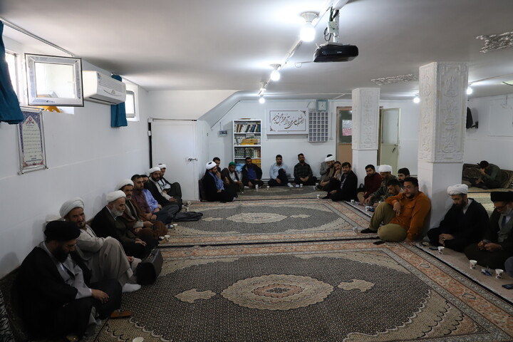 تصاویر/نشست مبلغین هجرت و امین شهرستان بیجار با حضور مدیر حوزه علمیه کردستان
