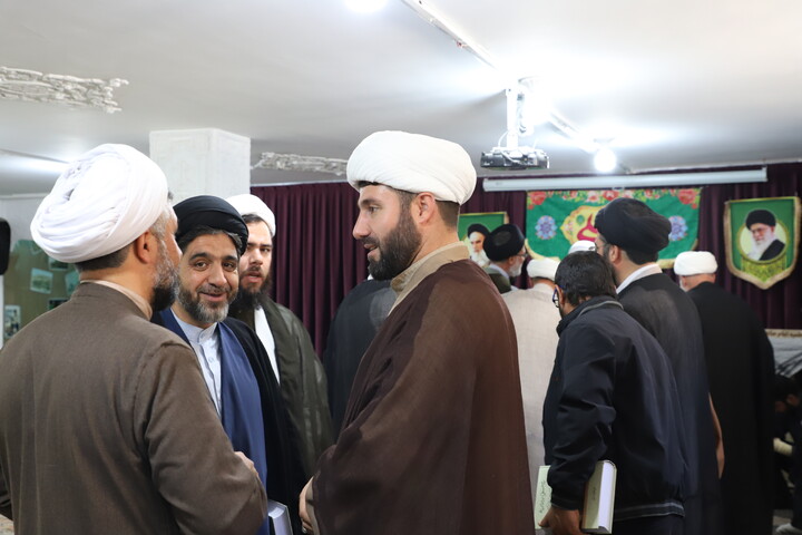 تصاویر/نشست مبلغین هجرت و امین شهرستان بیجار با حضور مدیر حوزه علمیه کردستان