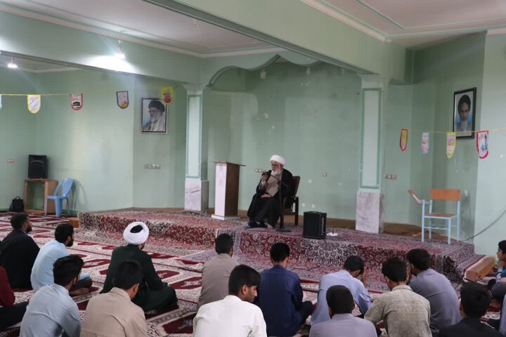 تصاویر/برگزاری دوره مثل خمینی برای طلاب مدارس علمیه استان هرمزگان
