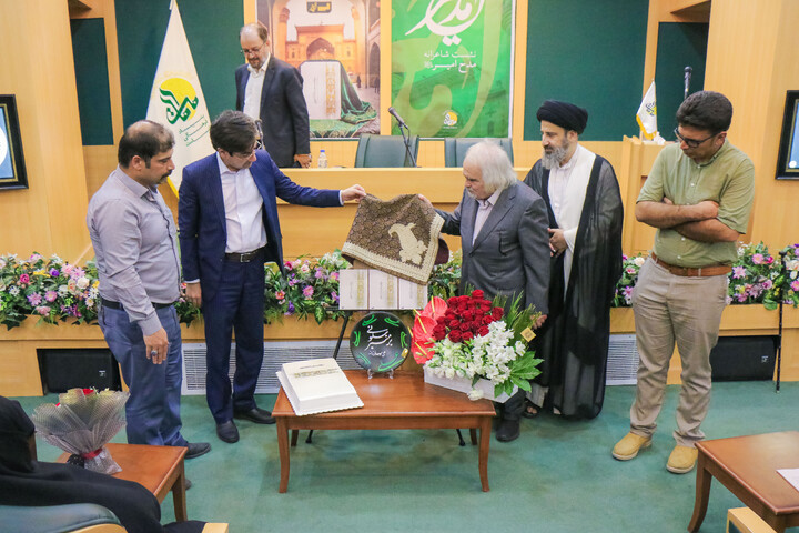 تصاویر/ هجدهمین نشست شاعرانه "مدح امیر"