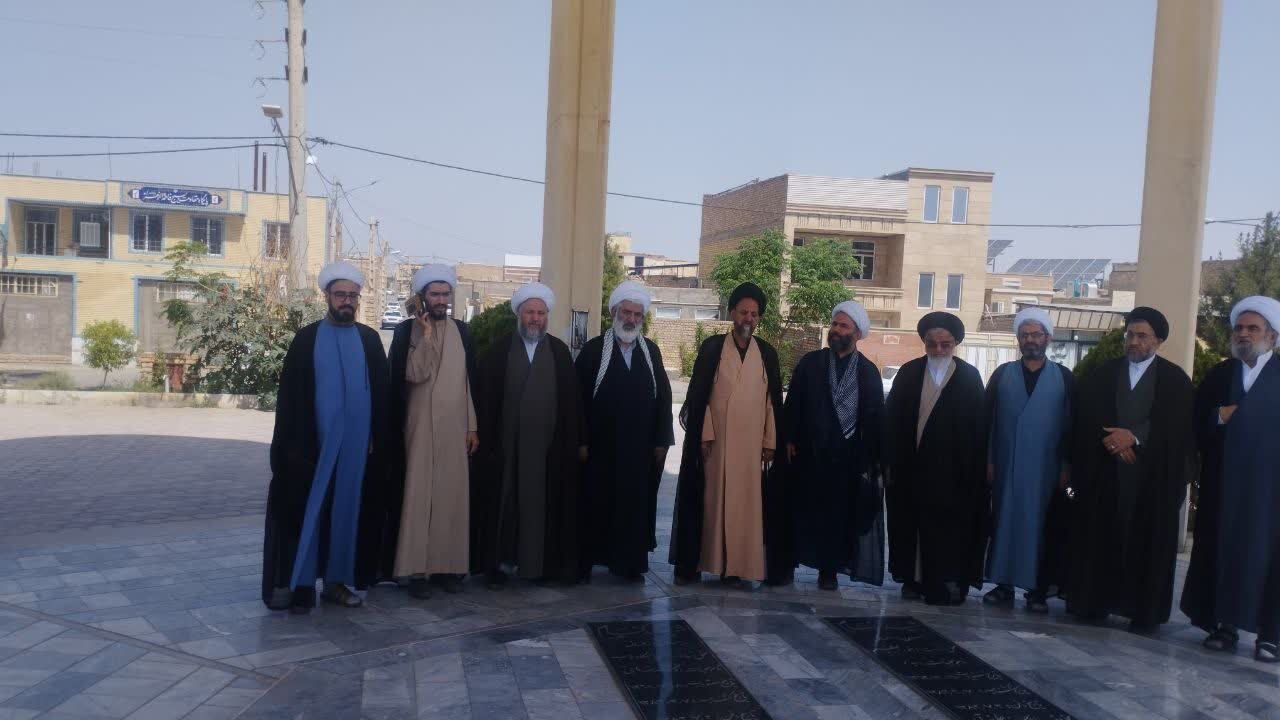 اولین جلسه قرارگاه مسجد شهرستان آران وبیدگل در سفید شهر  برگزار گردید+تصاویر