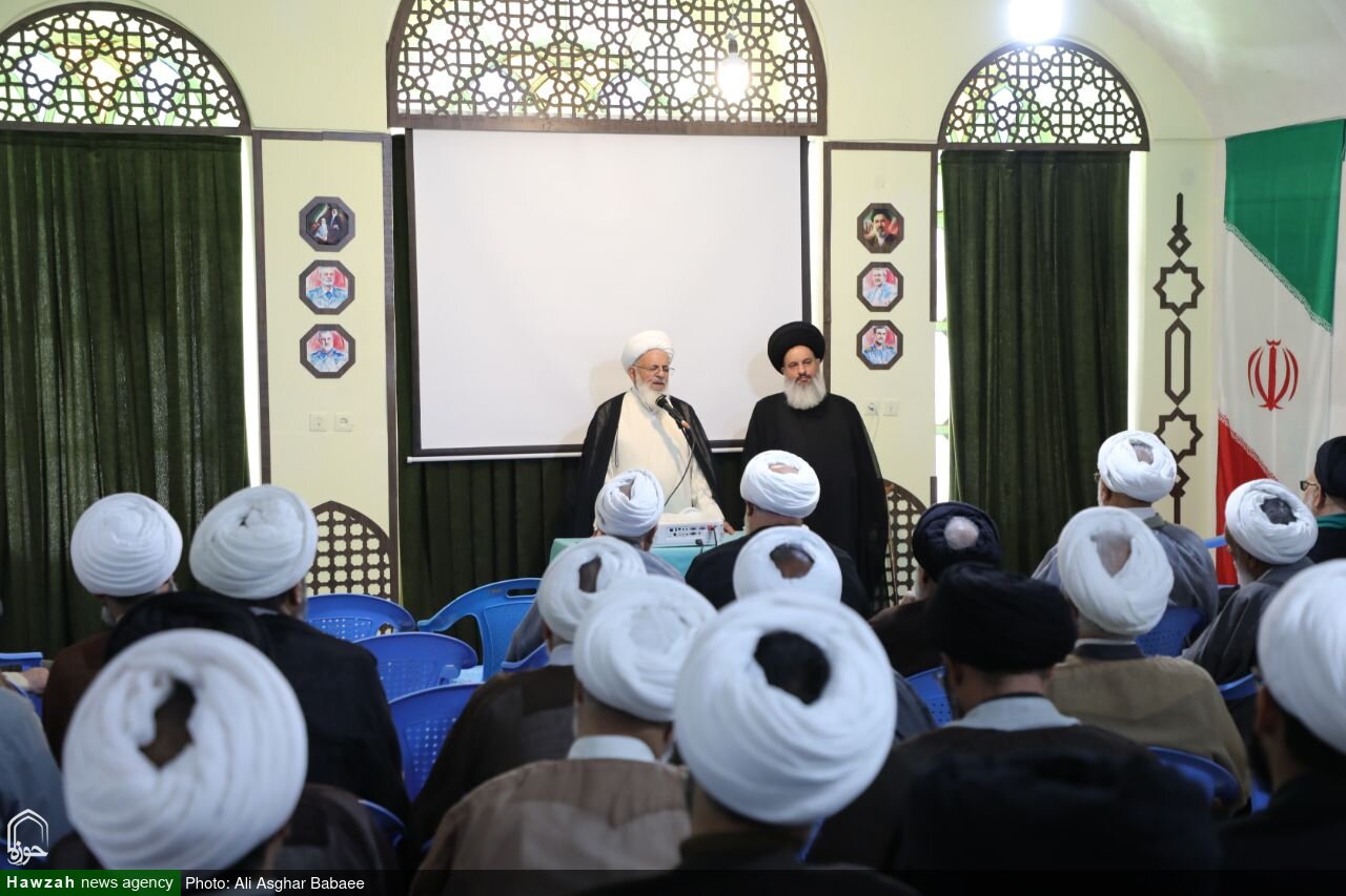 تصاویر/ گردهمایی ائمه جمعه در مدرسه علمیه شهید صدوقی طزرجان