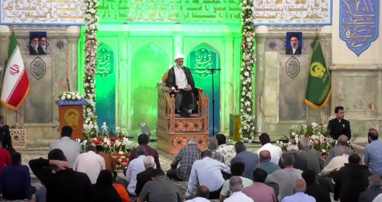 سخنرانی حجت الاسلام والمسلمین نظافت ویژه برنامه دهه ولایت در رواق امام خمینی حرم مطهر رضوی 