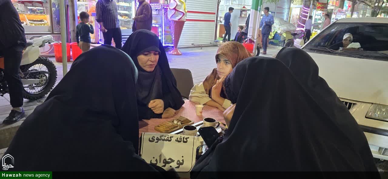 استقبال چشمگیر از «کافه گفتگوی نوجوان» در بناب/ وقتی خیابان به کلاس آزاداندیشی تبدیل میشود + عکس