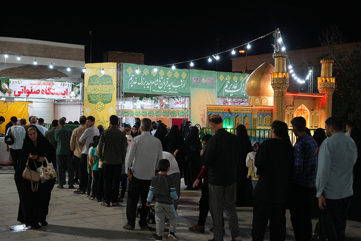 برپایی نمایشگاه «غدیر» در حرم بانوی کرامت +تصاویر