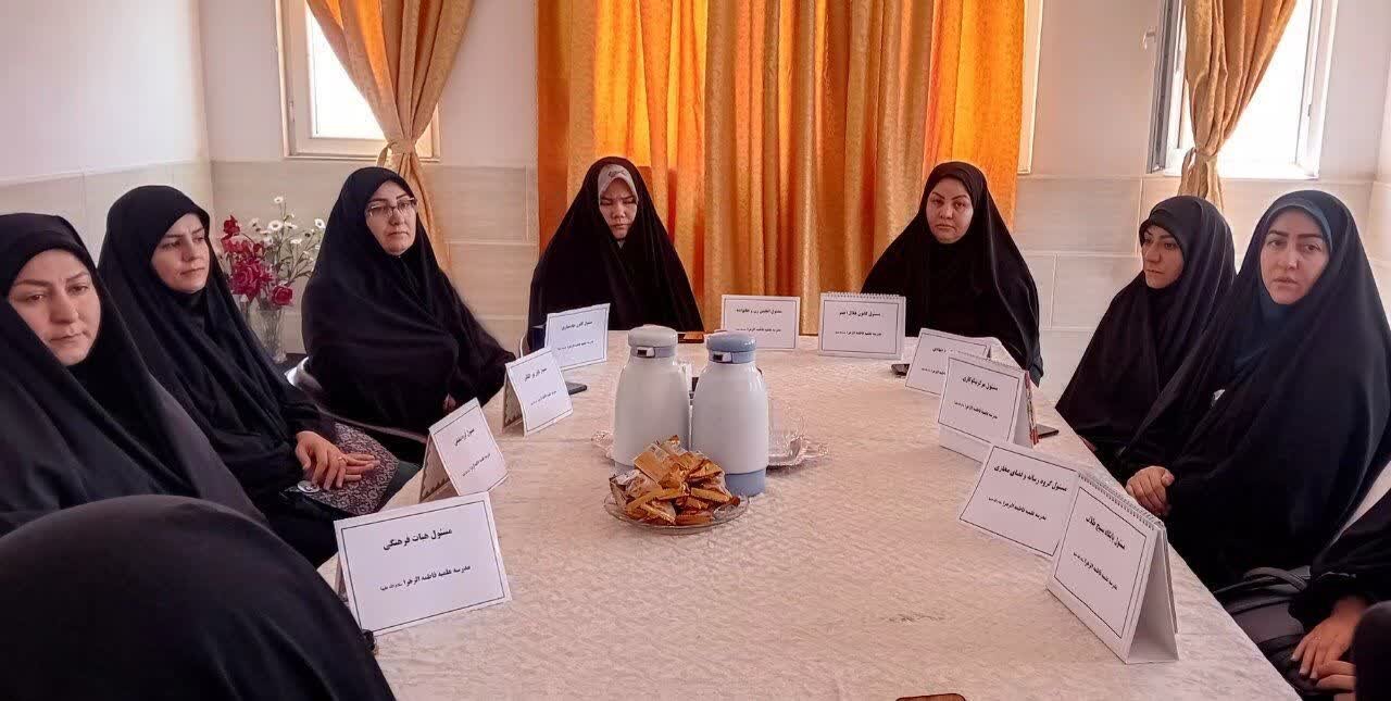 تقویت جبهه فرهنگی با هم‌افزایی کانون‌های تخصصی مدرسه علمیه فاطمه‌الزهرا ساوه