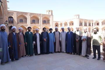 تصاویر / نشست مدیر حوزه علمیه استان قزوین با مدیر، اساتید و معاونین مدرسه علمیه صالحیه