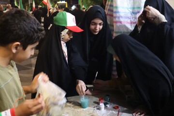 تصاویر/ استمرار فعالیت موکب فرهنگی، تبیینی مدرسه علمیه امام خمینی (ره) ارومیه در تجمعات مردمی