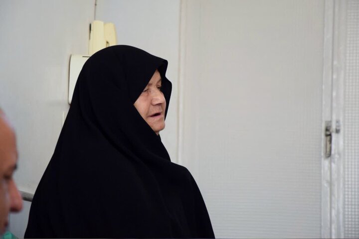 تصاویر/ حضور  امام جمعه آران و بیدگل با خانواده طلبه شهید مهدی گوهری
